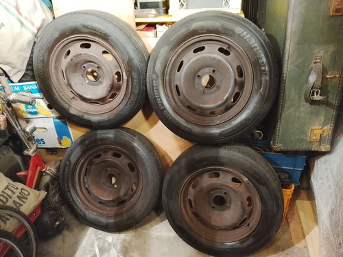 Quattro gomme con cerchi - gomme,
