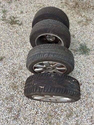 Quattro gomme con cerchi per - gomme,