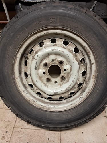 Gomme chiodate con cerchi